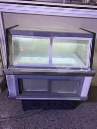 عارضة مقبلات السعر 225الف بيها مجال بدون بلانكات للاستفسار 07815188886