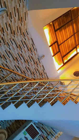 بيت للبيع مساحه 200 متر يتكون من طابقين مسلح  بناء حديث طابوق جمهوري  سند دائمي صادر من طابو الاعظمية 

يحتوي على 3 غرف نوم 

 طابق الارضي  استقبال مساحه 8×5 متر 

هول حولي داخل البيت  مساحه5×8 متر 

مناور عدد 2 منور خلف البيت ومنور داخلي مطبخ  حار وبارد مساحه 4 ونص × 5 

غرفه نوم مساحه 5×4  حمام كبير واحد  

طابق الثاني غرفتين   وسطحين 

ارتفاع عن الشارع متر وربع

موقع البيت الفحامه قرب الجزيرة السياحيه  داخل بستان غالب

للأستفسار اتصال واتس اب ***********

والرقم الثاني ***********
