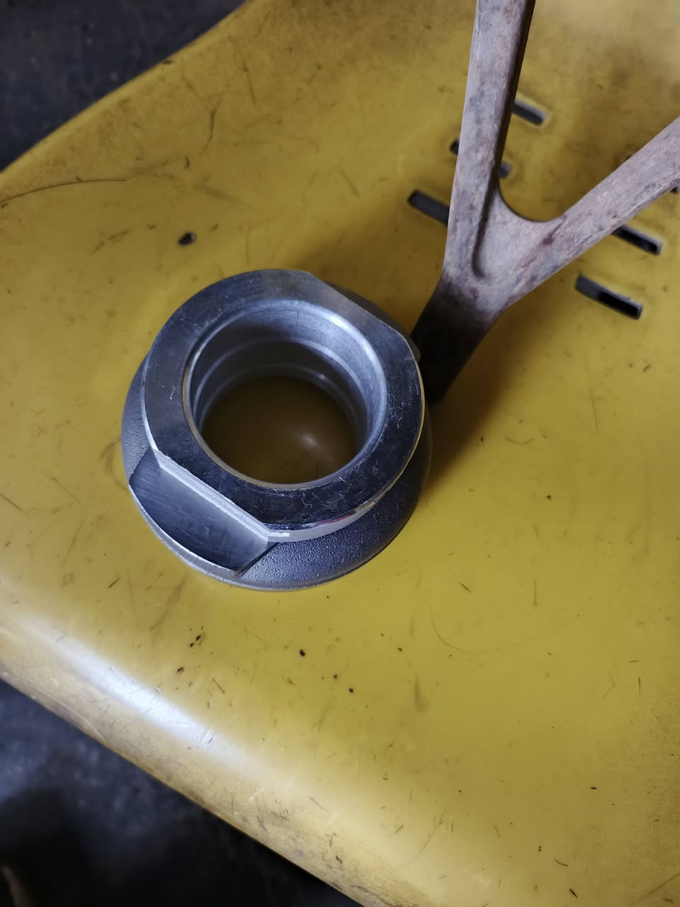 اغراض مان بوز ٨٢اصلي وتجاري عنوان بغداد جرف نداف محل قيصر تصال وتساب ***********
