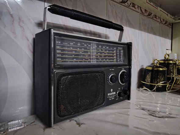 راديو سلفر ياباني قديم للبيع  سعر 60 الف  الشراي يراسل او واتس اب *********** كركوك
