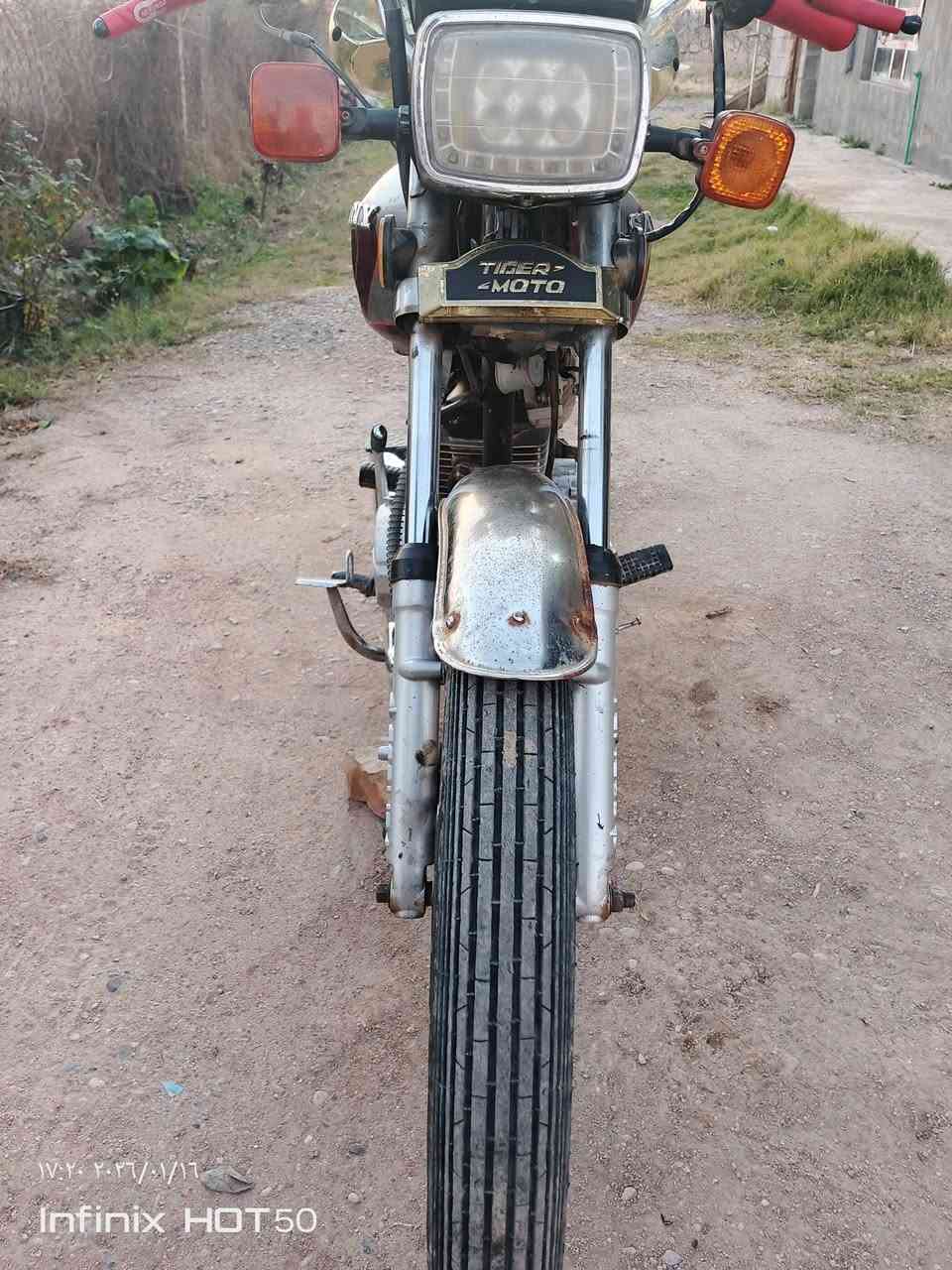 سلام عليكم دراجه يرني5كير محرك 150موديل21 كهربايات كامله لسعر 450وبيه مجال الستفسار ***********
