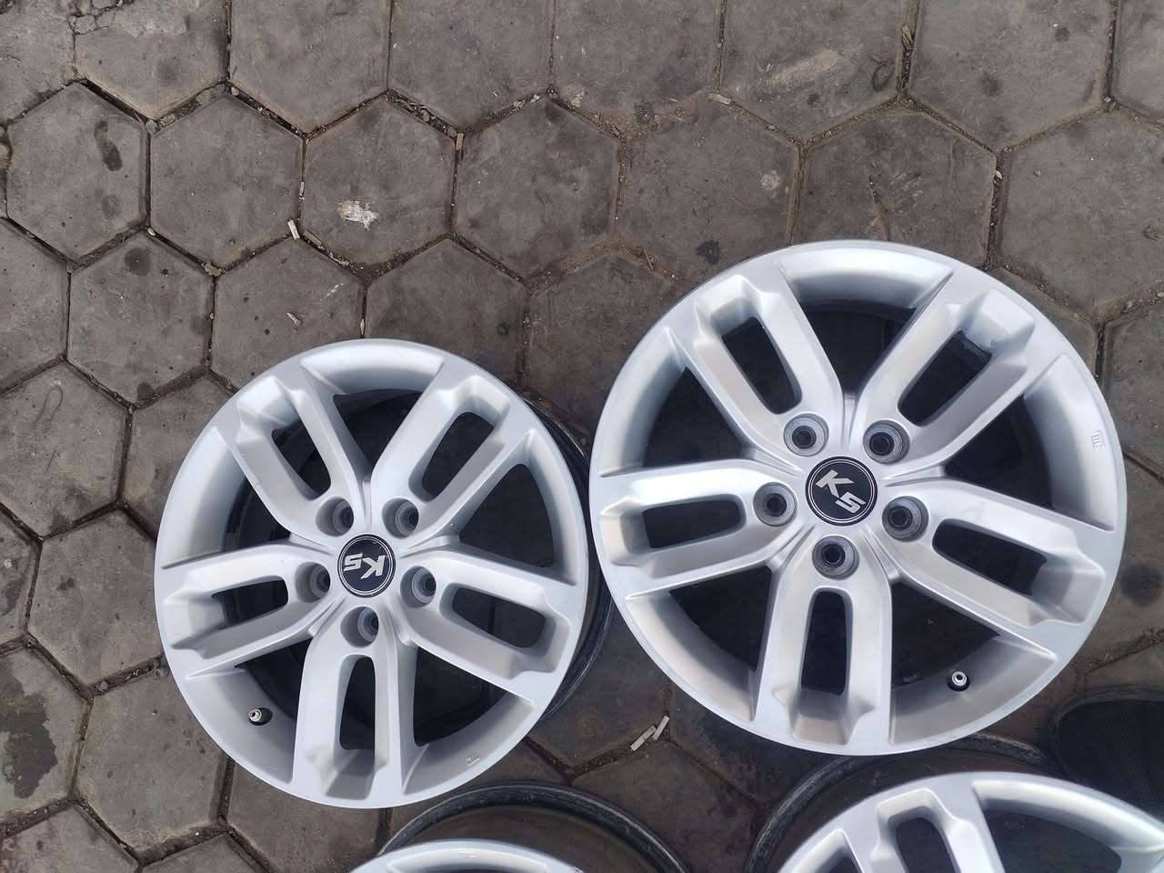 سلام عليكم للبيع ويل كب حجم ١٦ مال وبتمه جديد مكان كوت سعر خاص ***********
