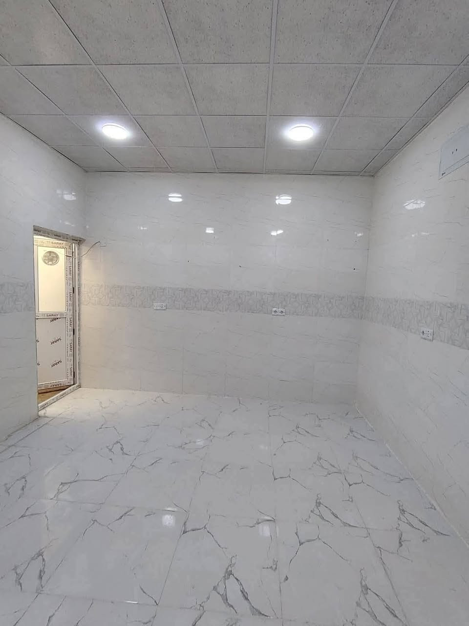 للايجار دار 100متر صفر  
مساحه 100متر  طابق واحد  مستقل حي العسكري  قرب من ماركت  النور 
سعر 250 قفل +  مكتبيه المكتب  
للاستفسار ***********
