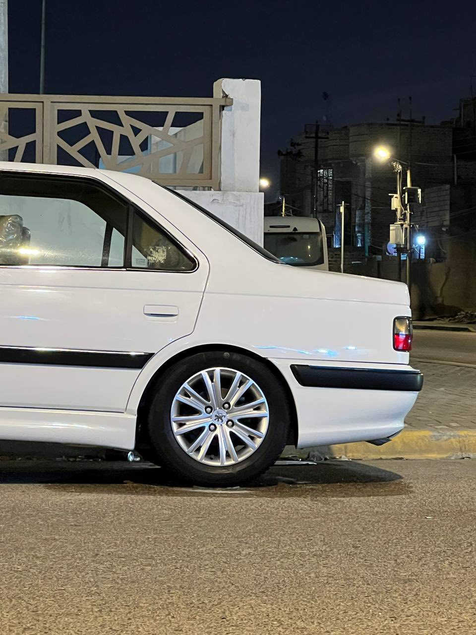 سلام عليكم بيجو مديل 25كفاله عامه سياره بوضع شركه ماشيه 12الف حره تحويل ثاني يوم مكينه كير حدايده زيرو بعدهي بضمن شركه العنوان البصره القبله حي شهداء الرقم *********** السعر90وبيه مجال ال شراي
