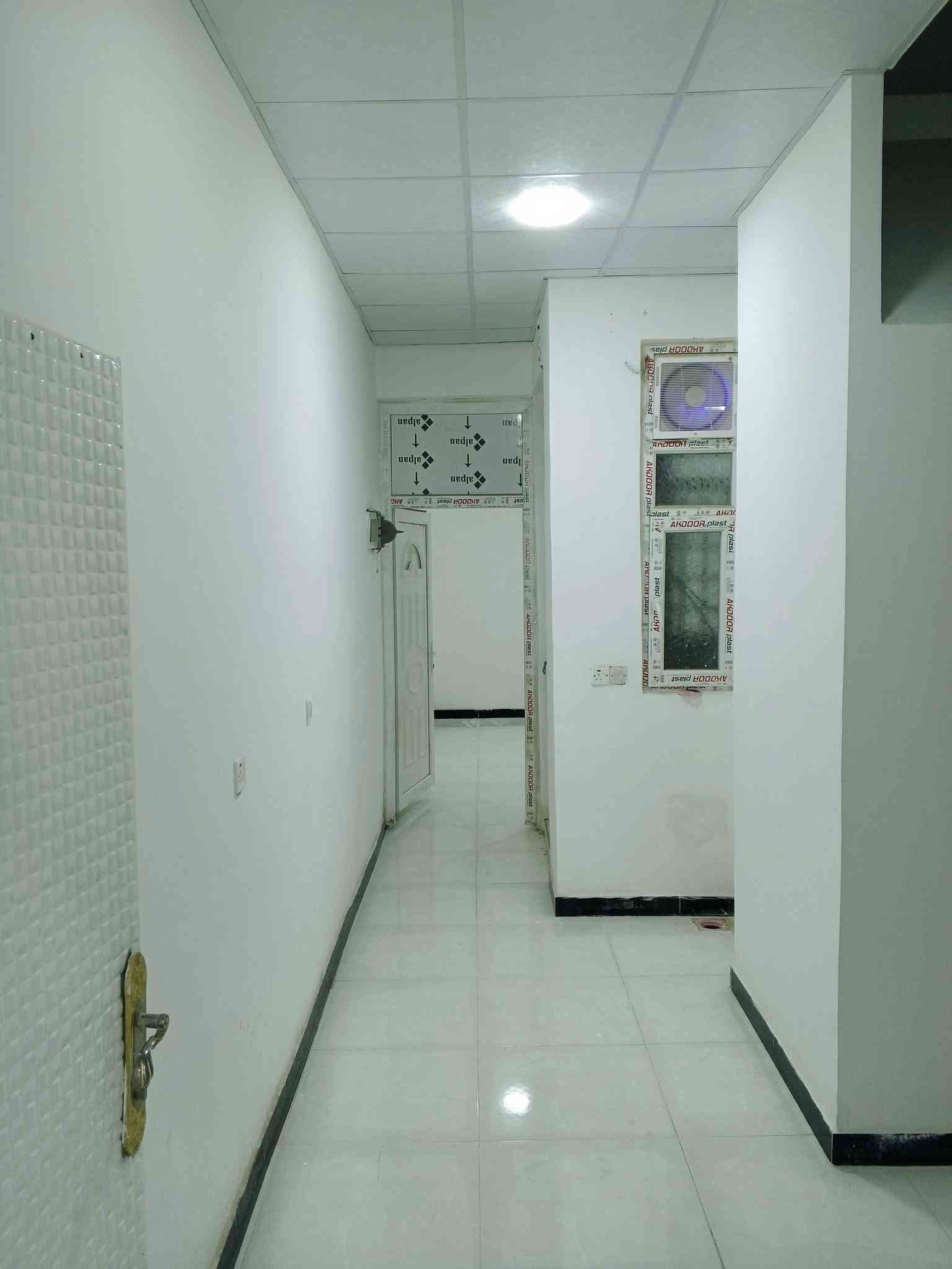 سلام عليكم
بيت البيع المساحه ١٠٠ متر 
الموقع الحديد دربونه العبيد 
البيت جديد وكامل مكمل كل الخدمات بي  زراعي 
السعر ٥٥ وبي مجال لاستفسار 
لاتصال ‏‪***********‬‏
