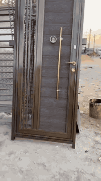 سلام عليكم بغداد مدينه الصدر قطاع ٤٩ نهايه شارع الداخل قرب كراج الوسط هذا عملي ان شاء الله ينال إعجابكم بيبان الرخام بديل الخشب أبواب جنل 4ملم والداخل ملم ونص (***********)
