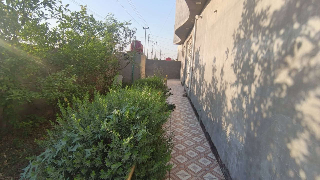 🛑🛑🛑السلام عليكم بيت للبيع او مراوس حسب القناعه 🛑🛑🛑
مساحة 380م ركن شارع تبليط
مضيف 11م 
هول ويا طول المضيف 
غرفة نوم 6×5
غرفه نوم طابق ثاني 
مطبخ كبير 
طارمه كبيره  
صحيات عدد 2
مجاري على البزل 
حي ذويب الثالث الشارع الفاصل بين ذويب والدواغنه حاليا البيت فارغ
***********
