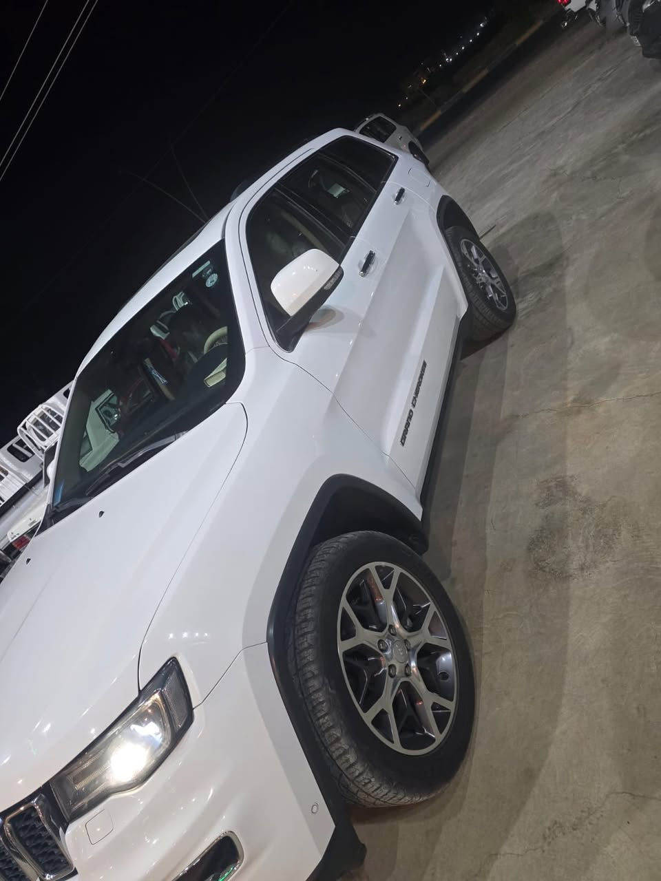 جيب خليجي 2019
فول مواصفات لاريدو وكالة هارلم
 فتحة سقف بانوراما
تشغيل عن بعد
شفتات ستيرن
كراسي جلد لون بيجي 
كراسي الامامية كهرباء
تبريد منفصل قطعتين
زراك لايت
لايتات زنون
مكينه 6 سلندر 3600 
حساس امامي خلفي
توقف ذاتي خلفي
شاشة وكامرة دوارة خلفية
اشارة بالمراية
اوتو ستوب
لد نهاري
ويل حجم 20 وتخم تاير جديد
السيارة كلش حلوة وجاهزة مابيها نقص 
مكاني بغداد 

مكفولة من صبغ شخط رصعة تبديل

مكان السيارة بغداد حي الخضراء
ماشية 70/الف كيلو متر
رقم الهاتف اتصال واتس اب

‭0774 567 2832‬
