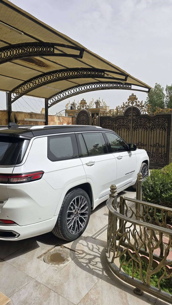 جيب سومت 2021 jeep Summit
السلام عليكم. جيب سومت 2021 خليجي 
7 راكب نضيفة جدا رقم بغداد تحويل مباشر, كامرات 360، مساج، تدفئة تبريد كشنات امامي خلفي، و هواي مواصفات 
العنوان البصرة 
***********
