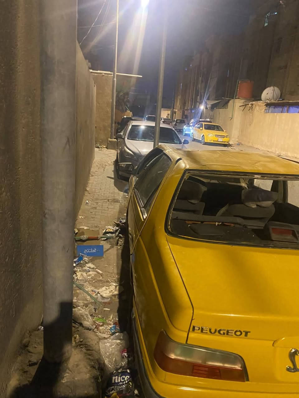 سلام عليكم للبيع بيجو بارص موديل 15 سنويه لل28 راعيه موجود تحويل ثاني يوم كير مكينه نضاف حداديه جديده تخم تاير جديد كهربائياته كلهن شغالات سياره مثل ماموضح بل صور مگلوبه وشغاله وتمشي سعر 20قفل رقم *********** مكاني الاصمعي مكلف بل نشر
