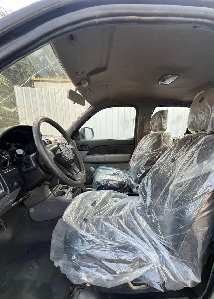 سلام عليكم للبيع فورد رنجر ٢٠٠٨ مزاد وزاره الداخليه تترقم 
معمره من صدر من داخل كله معمر كشنات سكف كاعيه كله جديد كهرباءيات كله شغاله وجاهزه للاخير السعررررررر ٦٥ ورقه وبيه مجال بسيط للاستفسار ***********
