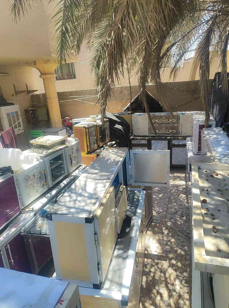 كاونترات مستخدمه نضيفه تسگام ألامنيوم 
مكاني كربلاء شبانات قرب محطه نيزك 
***********
