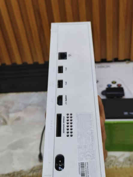 سلام عليكم / اكس بوكس سيريس أس للبيع كامل ملحقاتة موجودة
حساب يحتوي على GTA النسخه المحسنه X|S وعده العاب بالحساب
ــــــــــــــــــــــــــــــــــــــــــــــــــــــــــــــ
 جويستك اضافي مال الوكاله بس الجويستك ب ٧٥ الف
ــــــــــــــــــــــــــــــــــــــــــــــــــــــــــــــ
وكارتونه الجهاز واليوبي اس ايضاً موجودة
ــــــــــــــــــــــــــــــــــــــــــــــــــــــــــــــ
او بطاريه 🔋⚡ شحن جويستك . 
مع يوبي أس 850V
يبقى اكثر من ربع ساعه والضمان تفحصه وتشوفه اذا ماعجبك الاكس بوكس يرجع نضافة الجهاز 100%
ــــــــــــــــــــــــــــــــــــــــــــــــــــــــــــــ
وبالاضافه الى هارد خارجي نص تيرا يعني
 الجهاز ويه الهارد يصير 1T الف كيكا بايت
ــــــــــــــــــــــــــــــــــــــــــــــــــــــــــــــ
السعر 410 الف. مجاله بسيط
*********** موجود واتساب
سبب البيع سادس وعدم التفرغ . مع تحياتي 🤝✨
