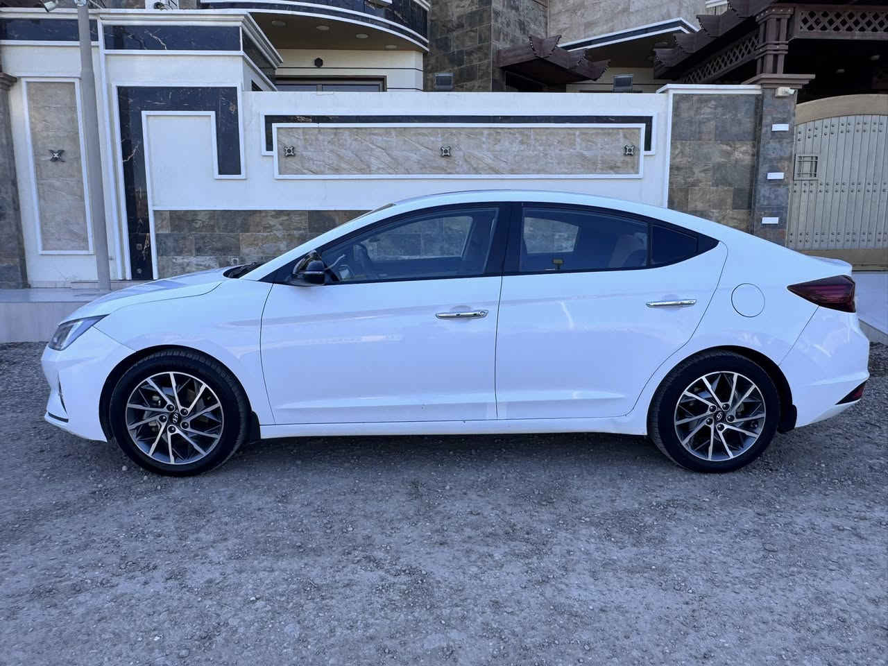 السلام عليكم
النترا 2019 شكل 20 خليجي 

فول مواصفات 

شاشة كامرة 

بصمة دخول 

بصمة تشغيل 

اشاير بالمري 

اشاير ترحيب 

حساسات امامية وخلفية 

رادار امامي 

فتحة سقف 

كشنات جلد مشمي 

قطعتين تبريد 

مكينة 2000 دوش 

ماشية 144 الف كيلو متر 

مري شفط 

يدات نيكل 

مكينة كير كهربائيات خير من الله 

السعر 140 وبيه مجال

مكاني / فلوجة  

***********
