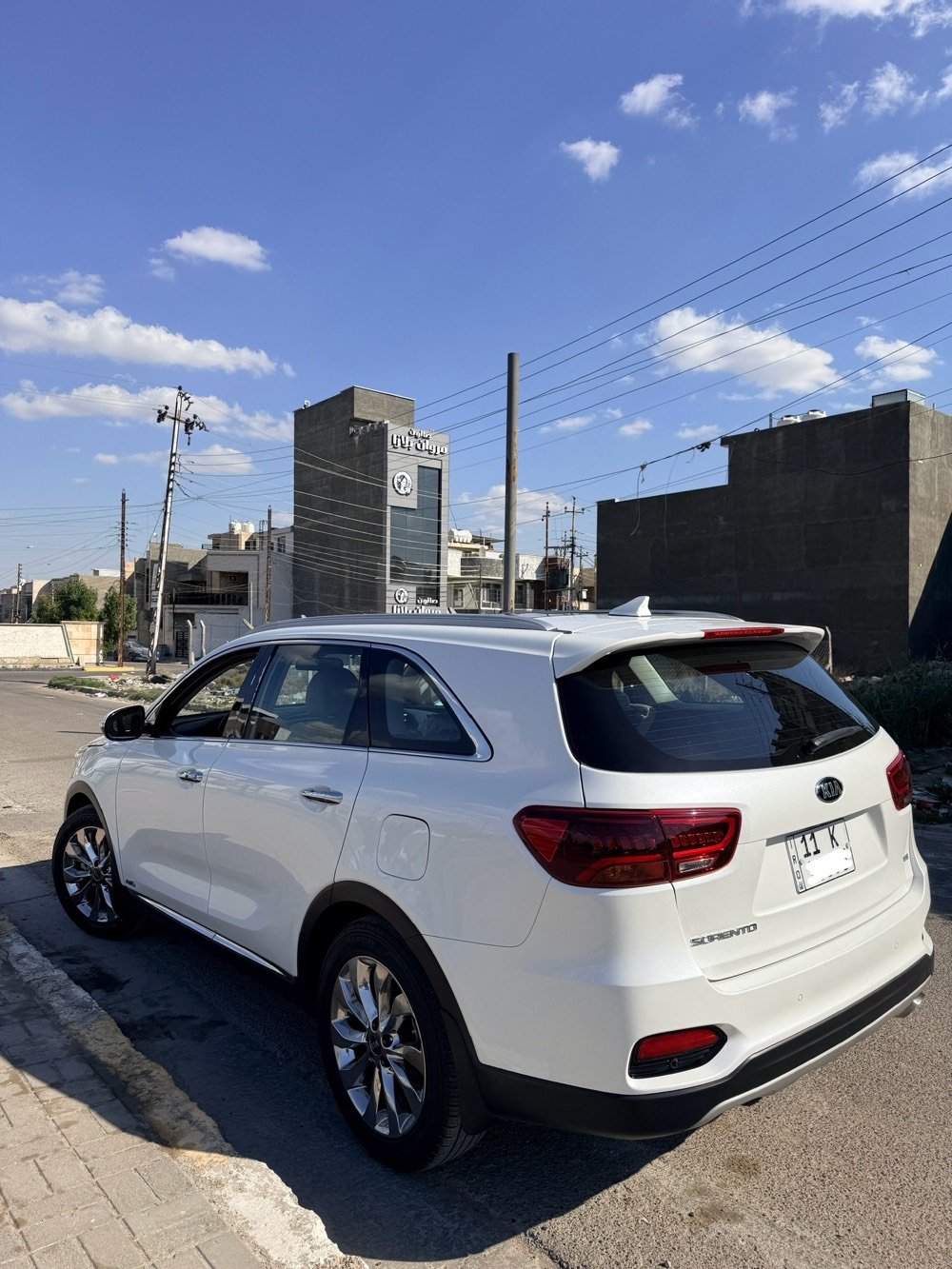 السلام عليكم سورنتو 2019
السياره خليجيه رقم انكليزي جديد ولسنويه باسمي 
المحرك والكير نضيفات جدا 
السياره فول مواصفات بنوراما ومواصفاته معروفه
السياره بدون اي حادث او اي صبغ مكفوله كفاله عامه
بدي السياره نضيف ومابي اي ملاحظات 
للتواصل اكثر ***********
السعر  260 وبيه مجال للشراي 
مكان السياره بغداد الكرخ