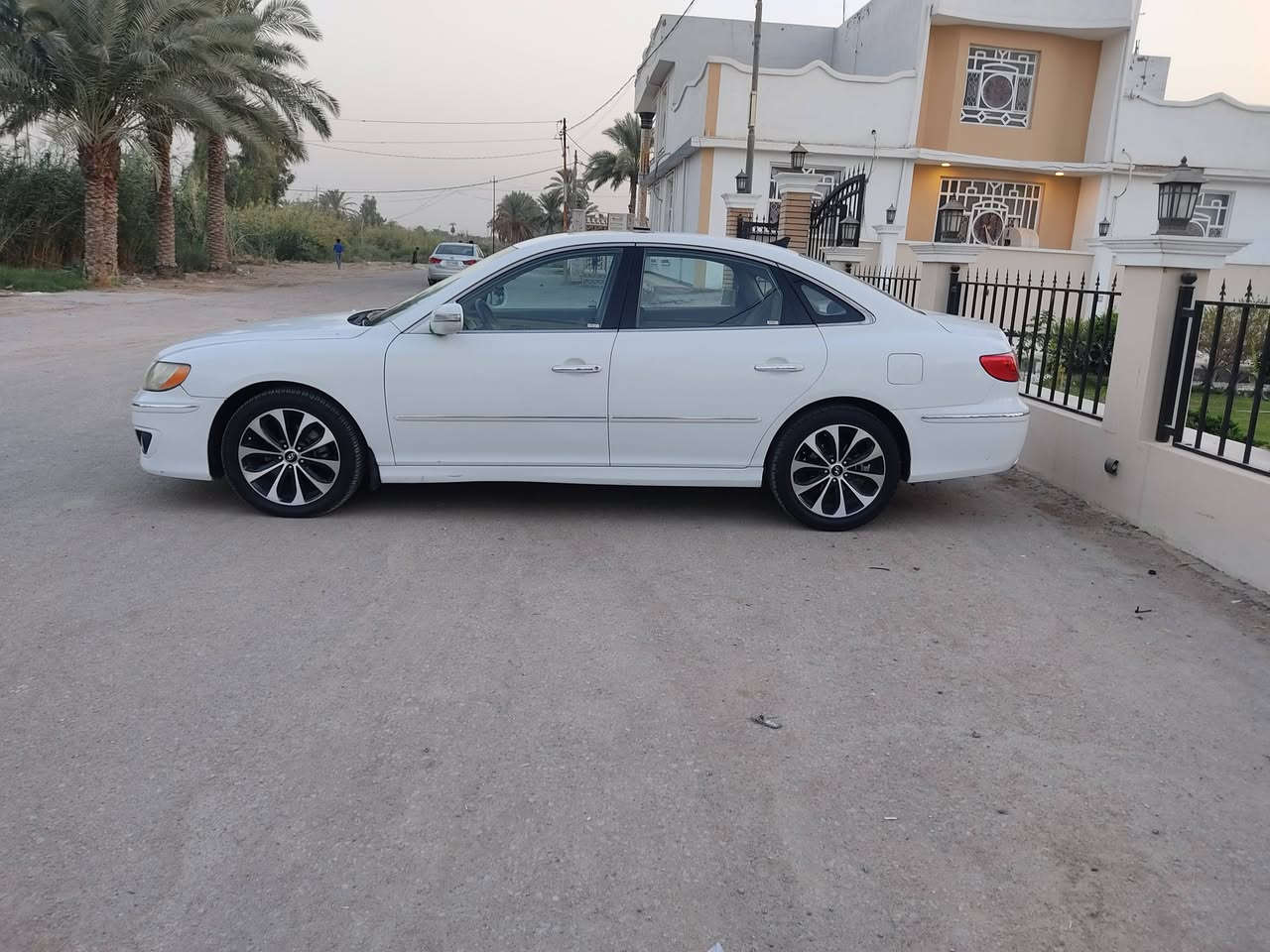 ازيره 2011
فوول مواصفات بسمي رقم بغداد 
محرك 2700
السياره كفاله عده البنيد بيه رش فقط اثر شخوط 
السياره جاهزه عله اخر حبايه وخير من الله تبريد حداديه تايرات باتري كله جديد 
السعر 105 وبيه مجال للشراي 
مكان بابل القاسم 
***********
