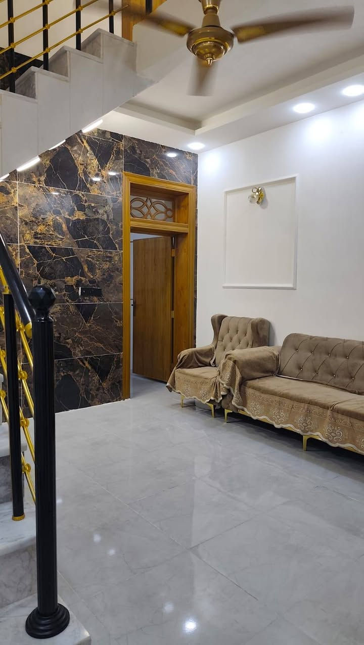 بيت 100 متر طابو صرف للبيع في حي الوفاء طابقين صب كونكريت بناء حديث 2025 
يحتوي على 3 غرف نوم و صالة ومطبخ واستقبال و2 صحيات 
قرب اسواق كرار الجابري 
السعر مناسب جداً 
للاستفسار اتصلوا على الرقم بي واتساب لان غير متواجد على الفيس 
‏‪0760 183 4221‬‏
