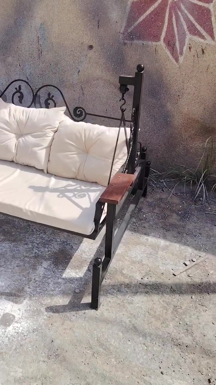 ديالى /بهرز ***********
مرجوحه للبيع   حديد ثقيل كامله هي وفراشها مديل حديث ترهم داخليه او خارجيه225 وبيها مجال
