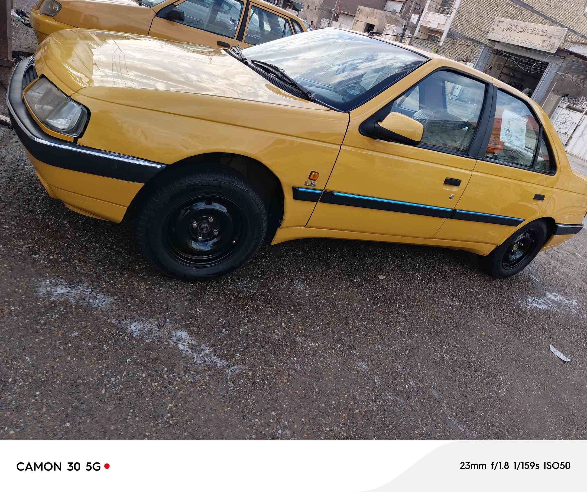 بيجو لميس ٢٠١٦ 
 رقم  سنويه انكليزي باسمي هزه جديده سنويه لل٢٠٣٠ شهر التاسع يله تسقط  داخل جديد دوشمه وتغليف كله مازدات جدد زنون عالي شادلها هم 
كير محرك كفاله عامه 
بيها بس (جاملغ السايق الامامي) 
الصدر كله جديد خلفي امامي
مسجل بلوتوث سماعات جدد السياره متصرف عليها ربع واحد كبل للشارع 
رايدها ب ٤٧ وبيها مجال بسيط
 اتصال ع رقم ***********

مكاني بغداد حي اور
