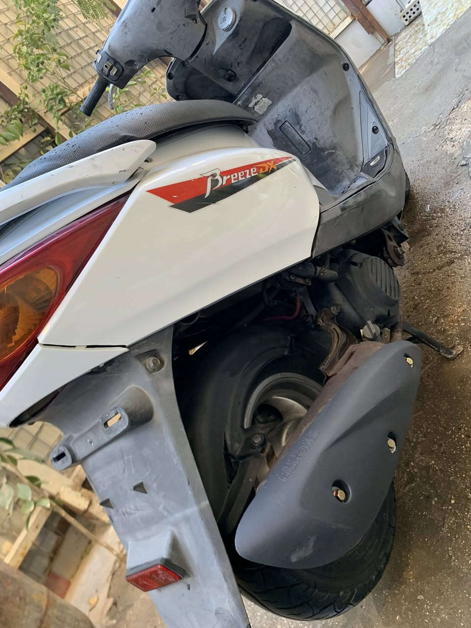 السلام عليكم بريز لايت ناصي ياباني الدراجه رمبه صارلها شهرين نازله ربع نكره بكل وقت دراجه جديده ناعمه  المكينه كفاله عامه  ومكينه وكهربأيات الدراجه تتعب دكول جديده سويج الصلي مالته منفيس دراجه مري زوج مالته تبديل الدهن جديد فوله بازين القبق ماتصرف عليه ربع مكاني بغداد الشعله *********** السعر 875وبيها مجال
