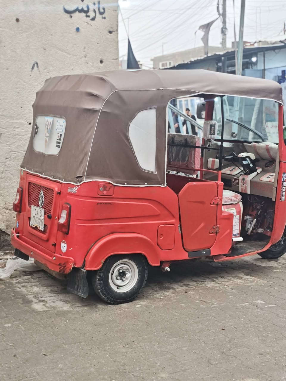 سلام عليكم تكتك باجات موديل واحد وعشرين لون احمر رقم وسنويه تكتك نضيفه بمعنى الكلمه مناقصه اي شي بيه بس ضربه تكمه فقط ومصبوقه جماليه سعر 7وبيه مجال مكاني بصره هارثه دور قرب مطعم مشمشه رقمي ***********
