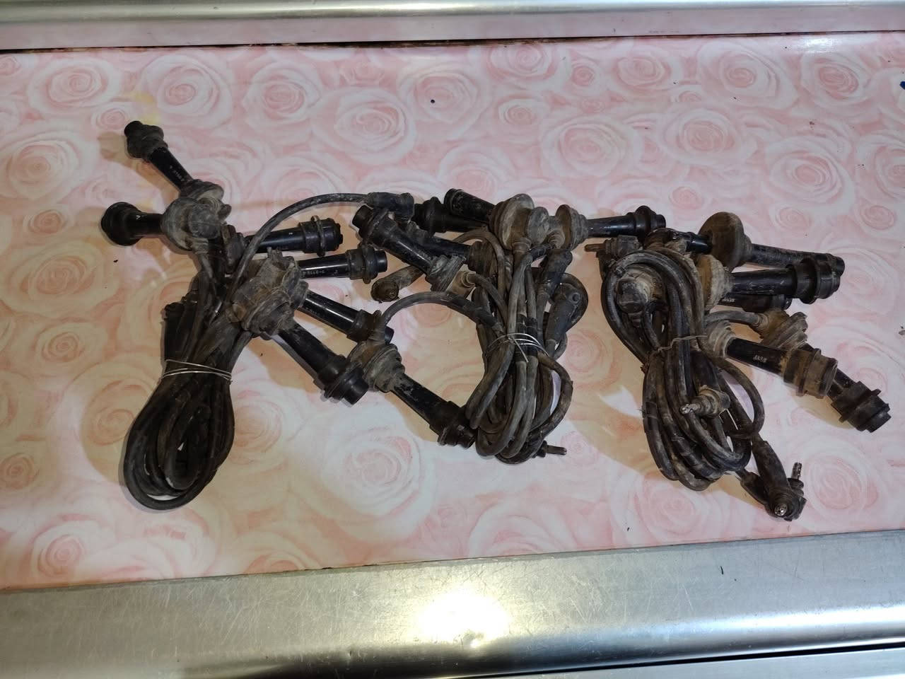 سلام عليكم

واميرات بلكات محرك 2500 حاويه شرط الشغل  عندي 3 طخامه البيع السعر الواحد ب60 جوه السوك رقم موبايل ***********
