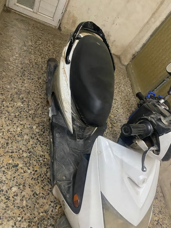 سلام عليكم
للبيع سكنس لد 

تعرضت لحادث 

الدراجه شغاله 

بس ناقصها كفرات 

الباقي كله شغال 

ويدت بريك  السعر 600 الف 

الكاظميه / طي 

للتواصل ***********
