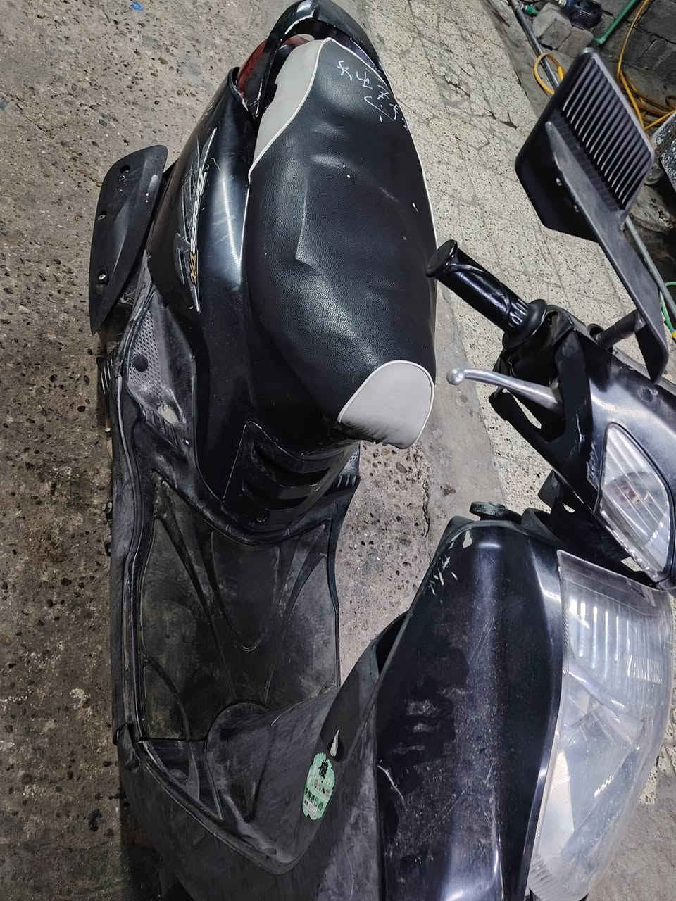 السلام عليكم للبيع دراجه بريز 500  وبيها مجال حق الجيه المكان الشماعية قرب مدينه الصدر نكره سلف خير من الله مكينه ناعمه شلعه معدل كهربائيات كلها شغاله لايتها بلاد شغال وشادلها فدرلايات 4الوان  للجمالية تايرات جدد فقط نقص ستان الرقم *********** او خاص موجود
