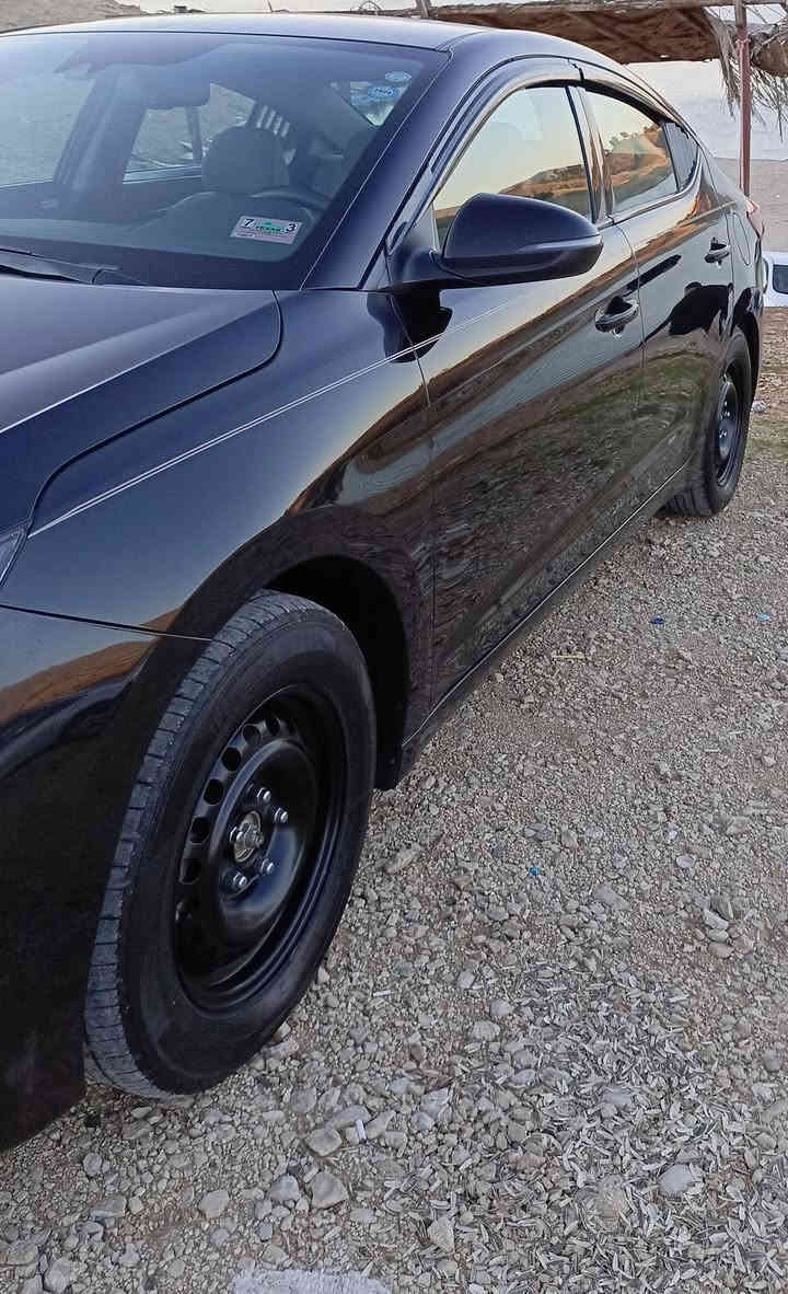 سلام عليكم انتره 19 موديل سياره ابسمي 
مكان بغداد السعر 130 بيها مجال 
***********
