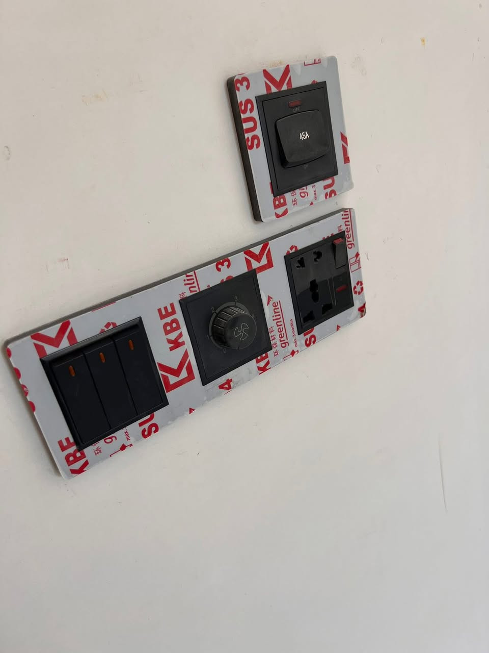 السلام عليكــم
علي  للتأسيسات  الكهربائية  -
المنازل ) 
بوري _ سيمنز _ 

🔴قـص وحفر الجدران (كوسـرة + دريل) 
🔴تثبيت النقاط كبان لــيزر 
⚫نظام تقفيل (التشطيب) بوتــلس + شناطــة
⚫منظومــة انترنيـت
⚫منظومــة الكاميرات
⚫منظومــة ستلايــت 
هذا جزء  من اعمالنا تشطيب ان شاء الله ينال اعجابكم 
للاستفسار وتساب 
***********
