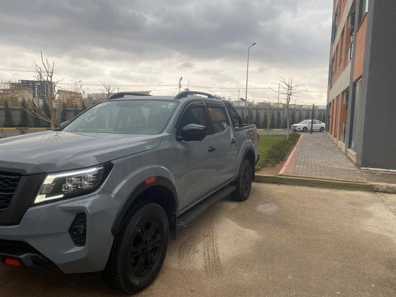 السلام عليكم نيفارا موديل ٢٠٢٣ زيرو صفر رقم اربيل وبأسمي السياره فول مواصفات اعلى فئه بلنيفارا برو فور اكس كشنات جلد بصمه كتات رياضي تبريد بيانو فول تحكم ستيرن شاشه كبيره اربع كاميرات 360 لايت اربع عدسات ضمان شركه نيسان السور السياره فور ويل كير عادي بنزين مكاني بغداد وهذا رقمي متواجد واتساب 

   بيع فقط ***********
