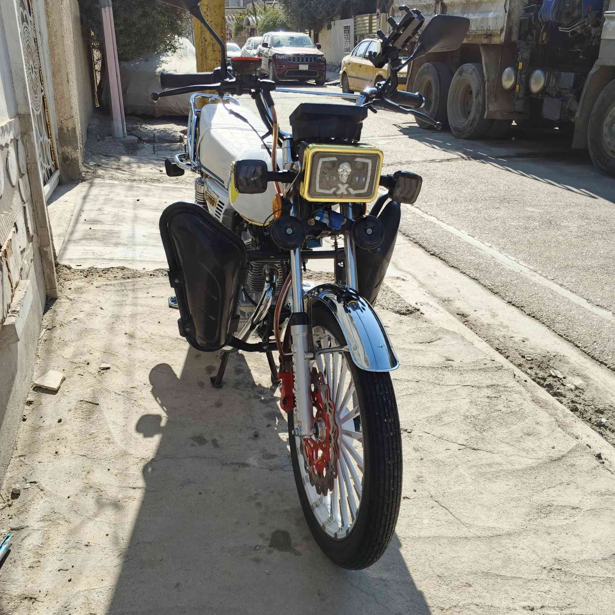 السلام عليكم
دراجه للبيع كامله مكمله ماكو اي نقص تحط بوكس وتشتغل  شتريتها اشتغل بيها بس صارت شغله ولحمدالله دراجه موجوده مكاني الدوره ابودشير عارضها ب900 وبيها مجال بسيط 
***********
