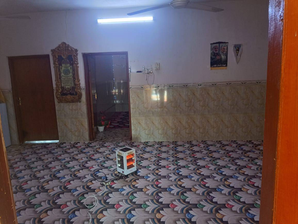 بيت للبيع مساحة البناء 300 مع حديقة جانبية للبيت
مشمول بالتثبيت بالبلدية يتكون البيت من غرفتين 5×4
و مطبخ 4×4 و صاله 4×4 و هول 7×4 و مخزن عدد 2 داخلي و خارجي و صحيات داخلية و خارجية 
المكان قضاء الحي ناحية البشائر قرب إعدادية الحي المهنية 
الاستفسار أكثر الاتصال ع الرقم ***********
