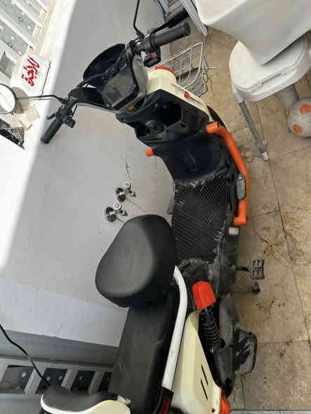 السلام عليكم 
دراجه شحن للبيع شغاله مابيه اي عطل ولاداخله مصلح فقط بنجر وسويته ولهورن وكف من غسلته لباقي كله شغال لايتات اشاير بصمه وسويج بريكات امامي خلفي نضيفه ومابيه شي
سعرهه جدا مناسب للمراسله ع رقمي *********** واتساب
