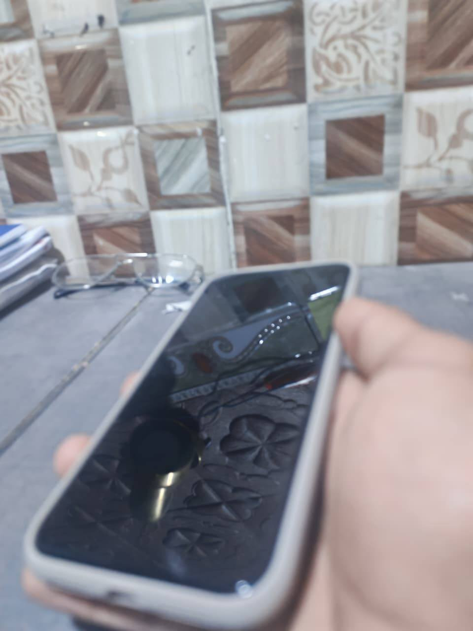 السلام عليكم
‎أيفون Xr لون احمر وبمساحة تخزين 256GB وبطارية 80 البلاد
‎التلفون مبدل ب
‎شاشة بوحدة اصلية تفصيخ وفوكاها لزكه حماية درجة مضللة
‎التلفون مقفول ايكلود تكدر تفتحه عند اي محل ب20 الف
‎السعر 100 الف دينار وبي مجال للطيبين 
الموقع في البصرة الزبير
‎للتواصل واتساب فقط
‎*********** 
‎
