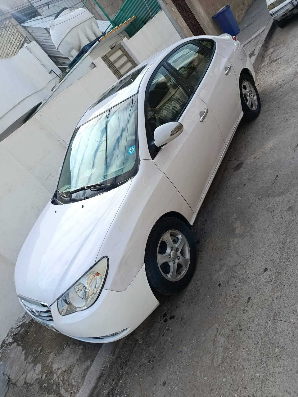 النترا بيضاء اللون موديل ٢٠١١
محرك ١٦٠٠ رقم بغداد خليجي
بيهه صبغ عده القماره والجنطه 
السعر ٩٠ورقه بيهه هزه جديده
تحويل ثاني يوم
بغداد حي الجوادين
***********
