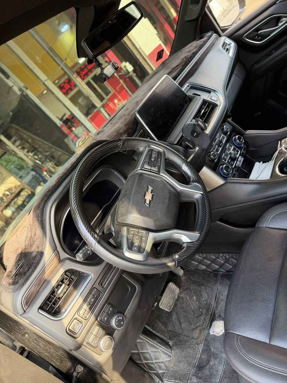 سلام عليكم
 شوفرليت تاهو 2023 الفئه LT
اسود مضلل  
رقم بغداد  بسمي 
وارد امريكي الحداث موجد بل صور وحته السنور 
مكفولة من لغد و شاصي 
كير مكينه 5300 حداديه مشروطات سياره جديده بمعنه
سياره غرفه مال PRAMER
شاحن وائر ليس 
شباك PRAMER
ماشيه 35 ميل
سياره بجم زنون كامل
كشنات كهرباي 

السعر       385$

المكانبغداد الاعظمية 
 الاستفسار والتواصل 

على الرقم. ***********
