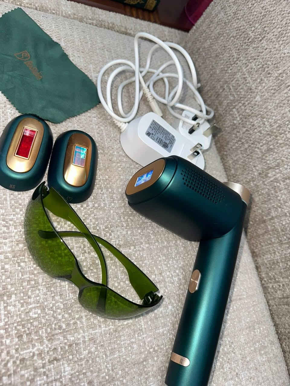 للبيع جهاز ليزر شركة بوسايدن
ب ٣٨٠ الف
استخدام خمس مرات فقط 
الجهاز بي عدستين وحدة معالجة Sr وثانية مناطق حساسة
غراض كاملة مبي اي نقص على وضع الشركة
يتكون من ومضات غير محدودة
وماخذ جائزة افضل جهاز منزلي 
تفاصيل اكثر خاص

مكاني بغداد / البلديات
***********
