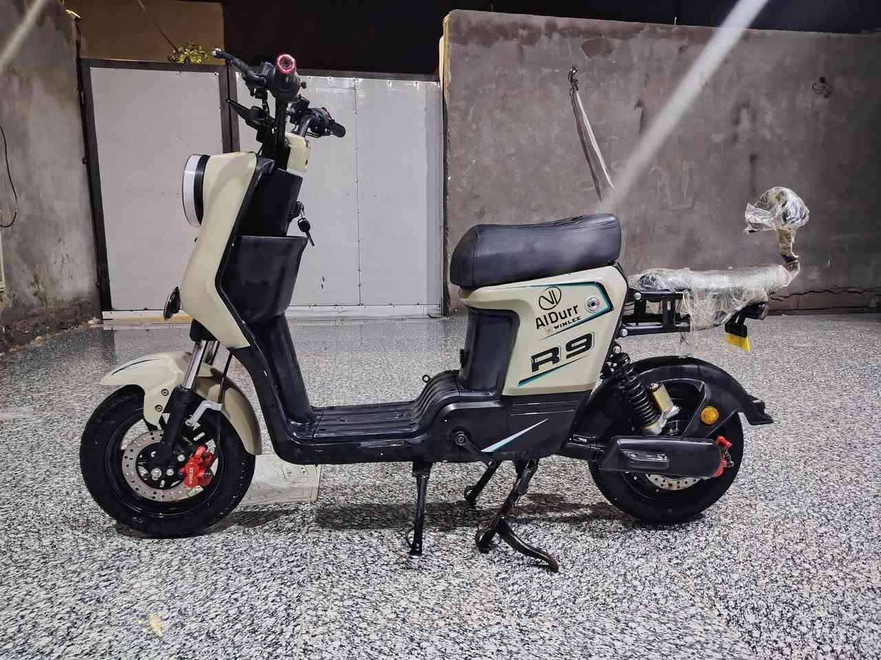 درجه R9 مديل 2023
 عطلع بس بطاريات
المكان ابو الخصيب حمدان
الرقم ***********
السعر 150
