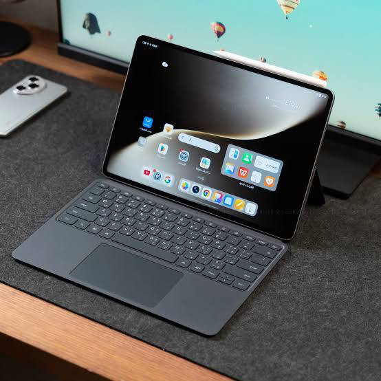 السلام عليكم🤍✨
هونر ماجك باد 3 

Honor Magic Pad 3❤‍🔥

جديد جديد بنضافه 100%🤍
احدث اصدار  واقوى ايباد الوحش☠️❤️‍🔥مستخدم سبوعين فقط⏰💯🔥

ذاكره : 512 ♥️✨
رام : 16 + 16 🔥

نظافه 💯  جديد جديد💕✨
يدعم الذكاء الاصطناعي AI

شاشة بحجم 13.3 انج🔥🔥♥️

بتردد ( 165 hz هيرتز )🔥✨❤️‍🩹

بطاريه بسعه 12450 الف❤‍🔥 
شاحن 66 واط🔥✨

ملحقات كامله قلم + كيبورد + شاحن 💯💓

السعر: ( 990 ) ألف🔥💖
علماً سعر الجديد لأن مليون و 175❤️‍🩹

متوفر توصيل لجميع المحافظات♥️

موقع: بابل🤍✨
***********
***********
