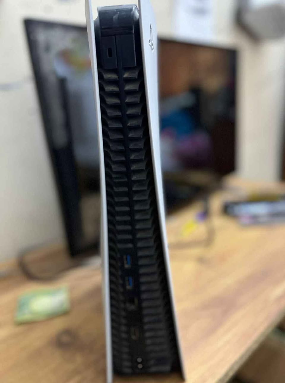 🎮 بلاي ستيشن 5 (PS5 Fat)  للبيع 🎮
​الحالة: نظافة تامة، استخدام قليل، الجهاز ما مفتوح نهائياً.
الموقع: بغداد - بغداد الجديدة (قرب فالح أبو العمبة).
​المحتويات:
​جهاز PS5:  مع الباكيت (الصندوق) وكامل ملحقاته.
​التحكم: جويستيك أصلي عدد 1.
​الألعاب: الجهاز بدون ألعاب.
​💰 السعر: 550 ألف دينار عراقي (بي مجال للطيبين)
​للتواصل: [***********] بغداد, العراق
