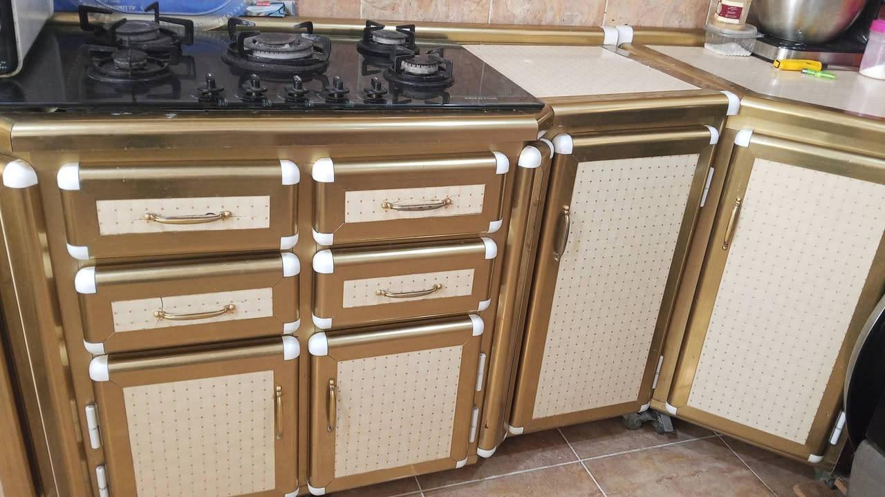 كاونتر للبيع اربع قطع مع الطباخ الملحق 3 امتار و40 سم السنك مع الزاويه 190  ويا الطباخ 175 والزاويه 80 
الرقم***********
