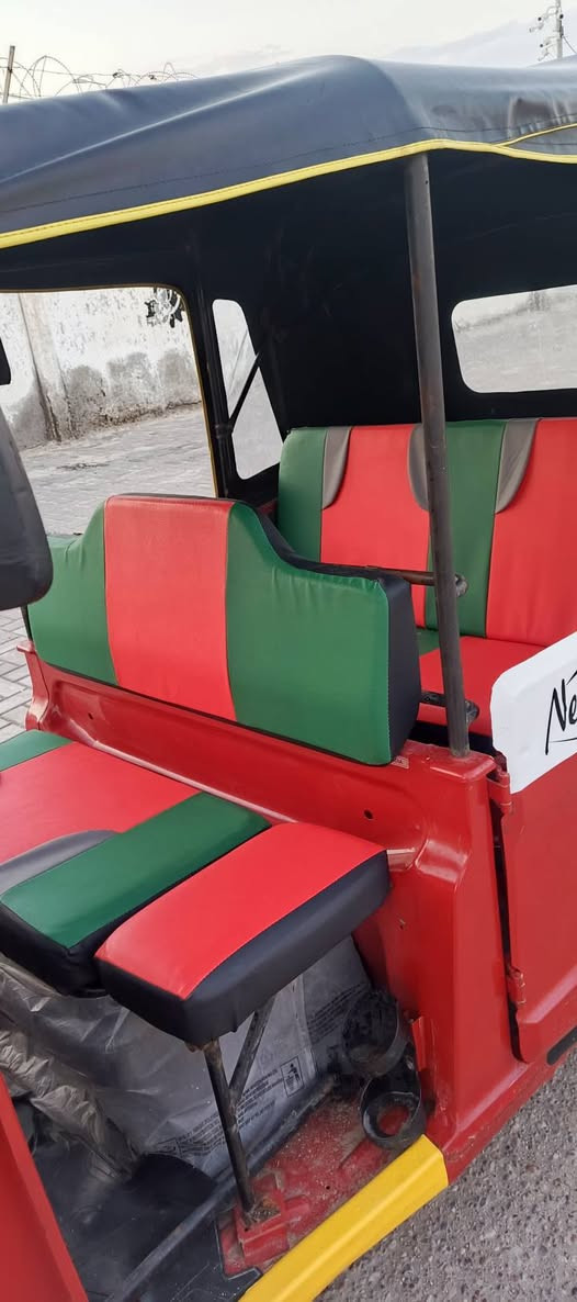 سلام عليكم ورحمه الله وبركاته 
تيك توك موديل 22 رقم سنويه بصره 
المحرك مفتوح شركه البدي شوف العين 
سعر 7 وبيها مجال للطيبين 
***********
