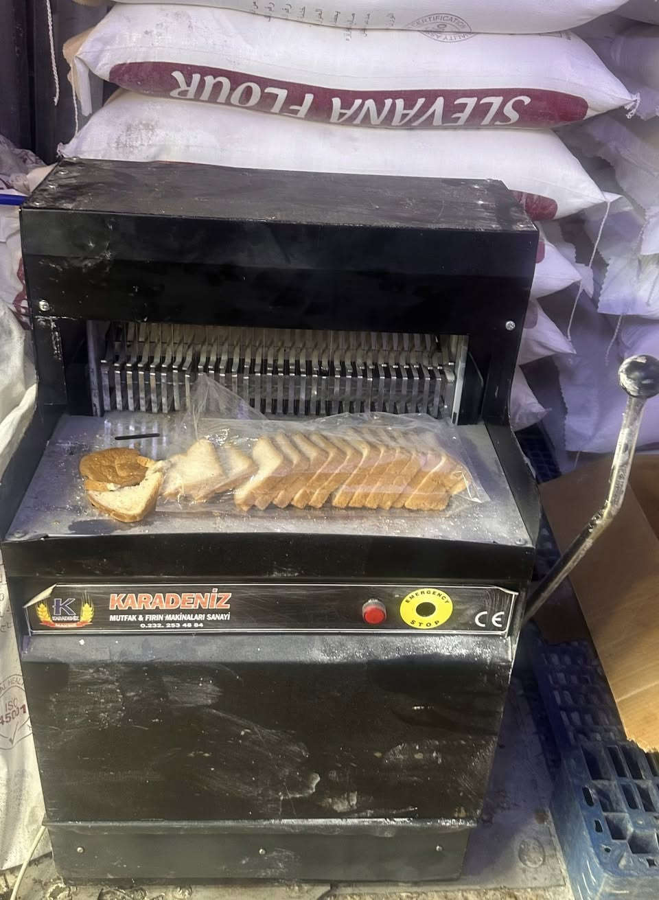 سلام عليكم شباب عندي غراض للبيع مكينه توست تركيا وقوالب توست العدد10كل قالب بي 4 خلاط تركي 2019نظيف  اخو جديد 60لتر وعندي خلاط تركي ثاني 60لتر  العنوان بغداد رجااا لمو شراي لايواعد ميجي زحمه لاستفسار على رقم ***********
***********
