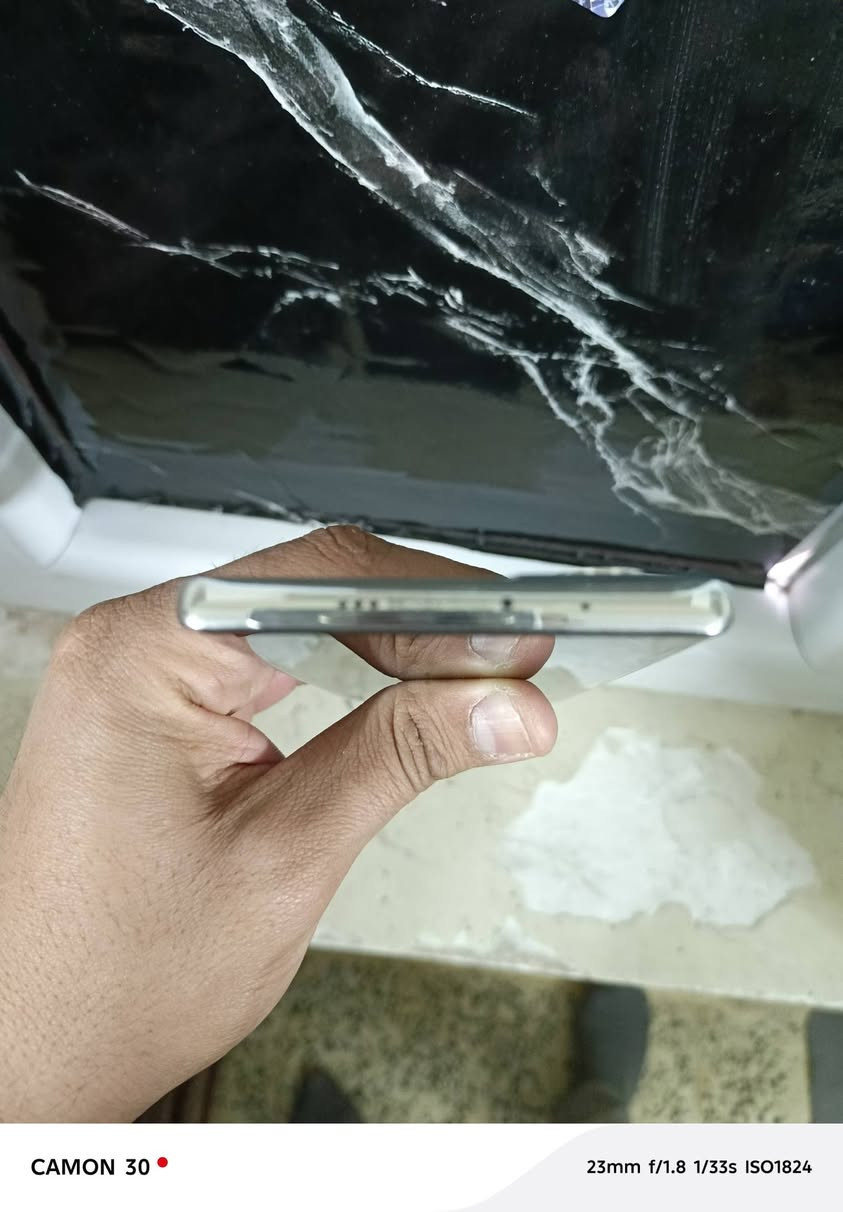 السلام عليكم...
متاح للبيع فقط.

تكنو كامون 40 برو 5g

عشوائيه 12 ذاكره 256

الجهاز نظيف كلش نسبه النظافه 95%

صحه البطاريه 100
ملحقات الجهاز كارتونه كفر عدد 2 فقط

بيه 3 او 4 شخوط بالشاشه مامبينه اله تركز بيها
الجهاز مكفول من العطل والتصليح
السعر 235 الف وبيه مجال كلش بسيط 
مكاني بغداد العامريه
***********
