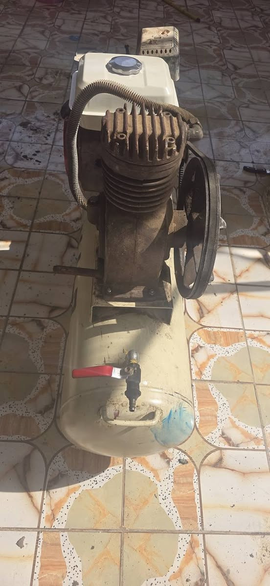 كنبريسر للبيع حجم ١٠٠ عل فحص السعر ٢٠٠ الشراي يجي خاص او ينتصل عله الرقم ***********العنوان حله
