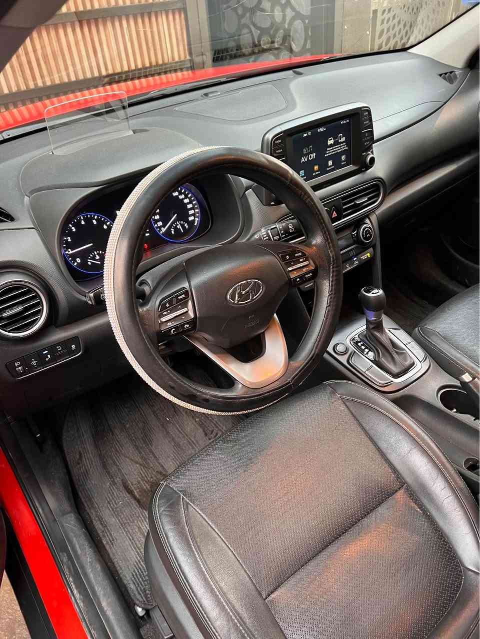 هونداي كونا خليجي  موديل 2020 محرك 2000 دوش
ماشية 36 الف كيلو مكفوله من الصبغ فقط بارد بيهه وممبين السيارة فول  موصفات حتة داتا شو بيهه 
مكانهه بغداد المنصور والسعر 162 ورقه 
*********** بغداد, العراق
