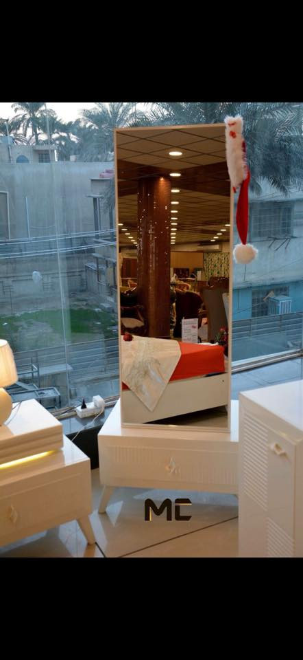 سلام عليكم غرفة نوم للبيع 10 قطع نظيفة جدا جداً نظافتها 95‎%‎ بدون اي تصليح او ضرر سبب البيع تحولت لغير مكان 
وميز تلفزيون جديد للبيع ايضاً
مكاني بغداد كرادة 
***********
سعر الغرفة 850 الف
سعر ميز التلفزيون 200 الف
