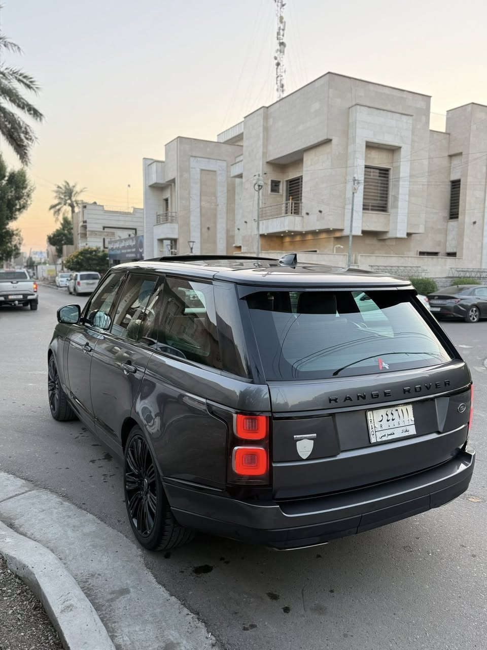 رانج روفر ڤوك 2018 وارد الماني ضمان
 مواصفات اوتوبايكراف فول للاخير داخل احمر ومكفولة ومغلفه ppf جديده حيل وبدون اي نواقص وسيرفس كامل وماشيه 71 الف كيلو سعرها 52 الف دولار وبيها مجال بيع فقط بدون مراوس 
مكانها بغداد الاعظمية  
 ***********
