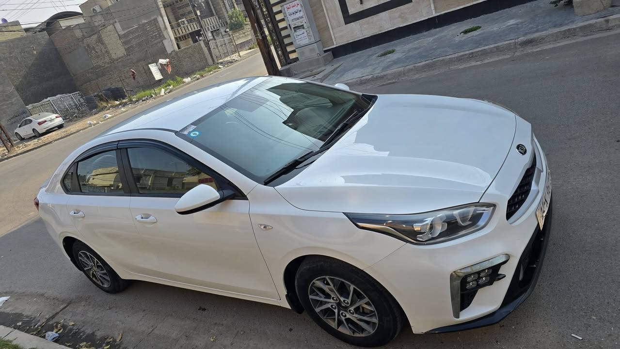 سيراتو 2019 خليجي 
كير محرك مكفول محرك 2000 دوش تخم تاير تبريد ثلج صدرها جديد سياره جاهزه من كلشي نضيفه مال جناي 
بيها صبغ ربع باب خلفي باقي مكفول السعر 147 بيها مجال للشراي الاستفسار *********** مكاني بغداد السيديه
